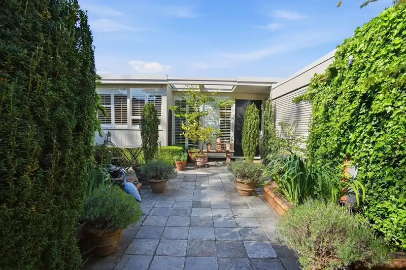 2565 POINT GREY ROAD - photo 4 of 38