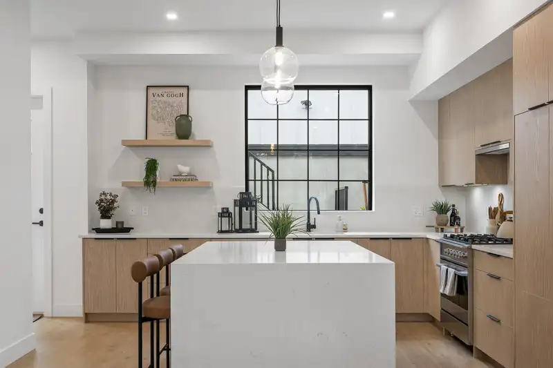 19762 76 AVENUE - photo 2 of 19