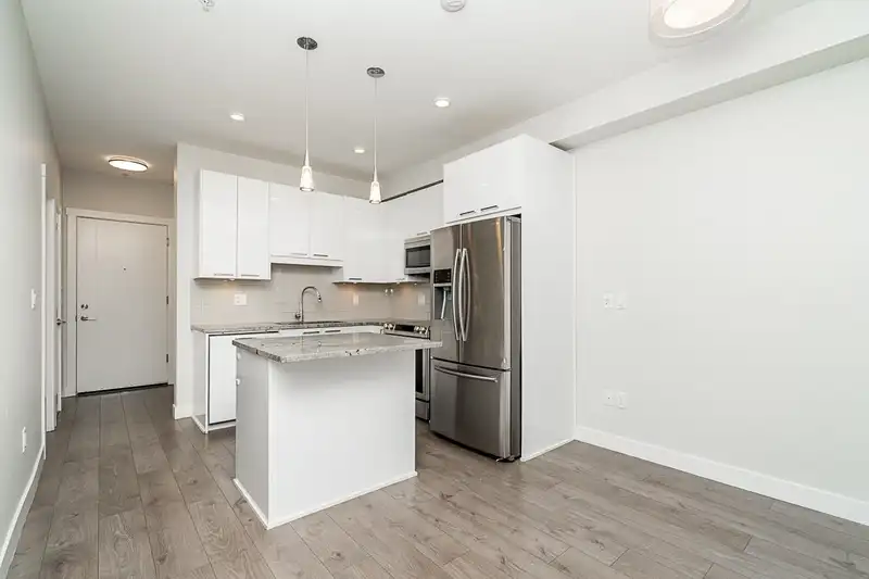 303 20686 EASTLEIGH CRESCENT - photo 1 of 33