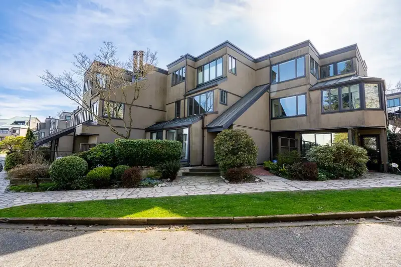 836 MILLBANK - photo 1 of 30