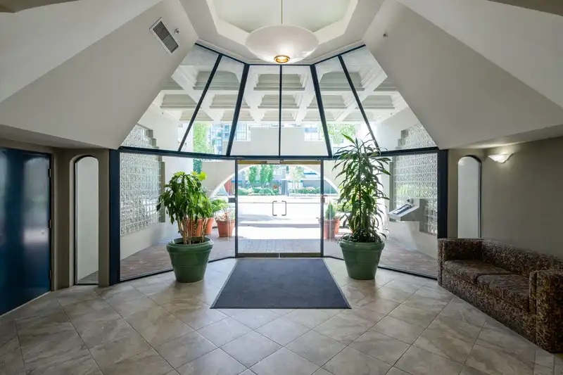 1605 6088 MINORU BOULEVARD - photo 3 of 39