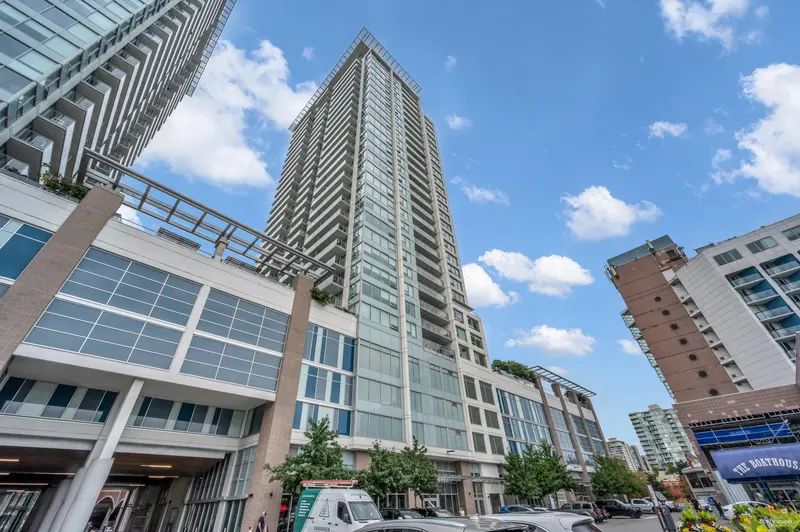 811 908 QUAYSIDE DRIVE - photo 2 of 25