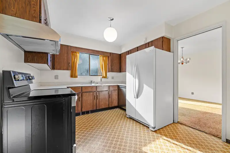 1006 HENDECOURT ROAD - photo 3 of 38