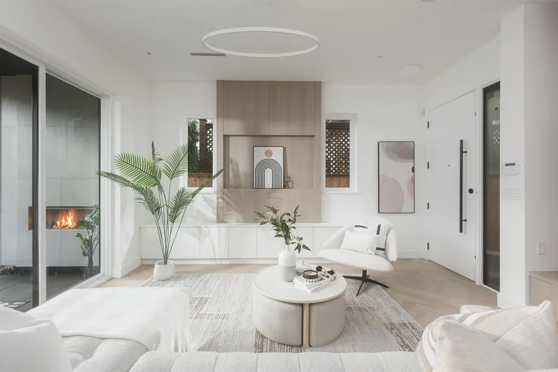 2 2130 E 2ND AVENUE - photo 2 of 15