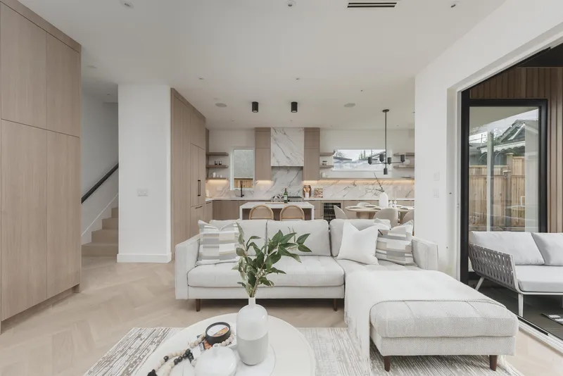 2 2130 E 2ND AVENUE - photo 3 of 15