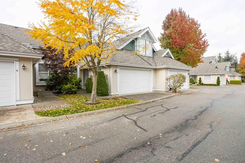 7 16995 64 AVENUE - photo 2 of 25