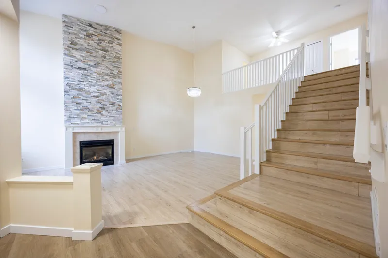 7 16995 64 AVENUE - photo 3 of 25