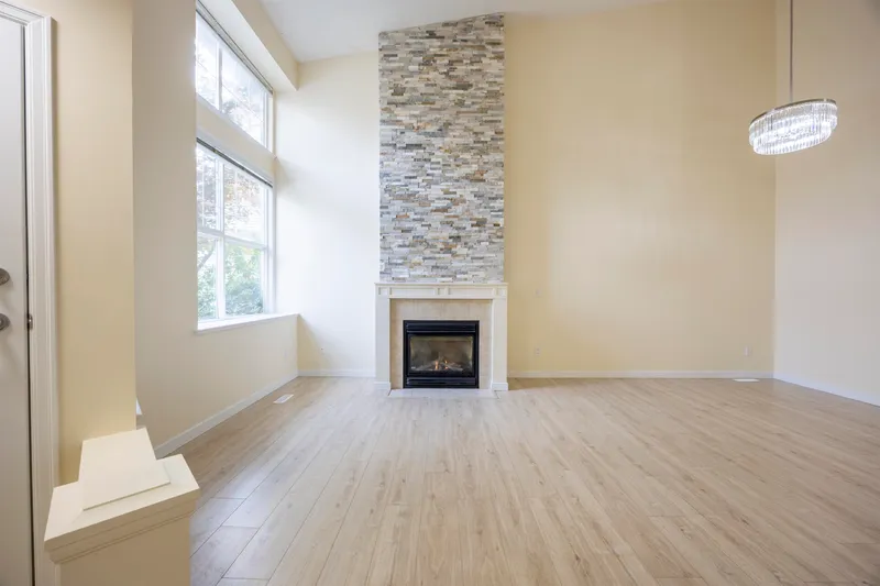 7 16995 64 AVENUE - photo 4 of 25