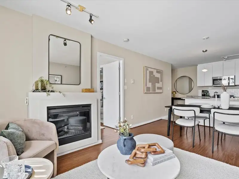 1105 989 BEATTY STREET - photo 1 of 24