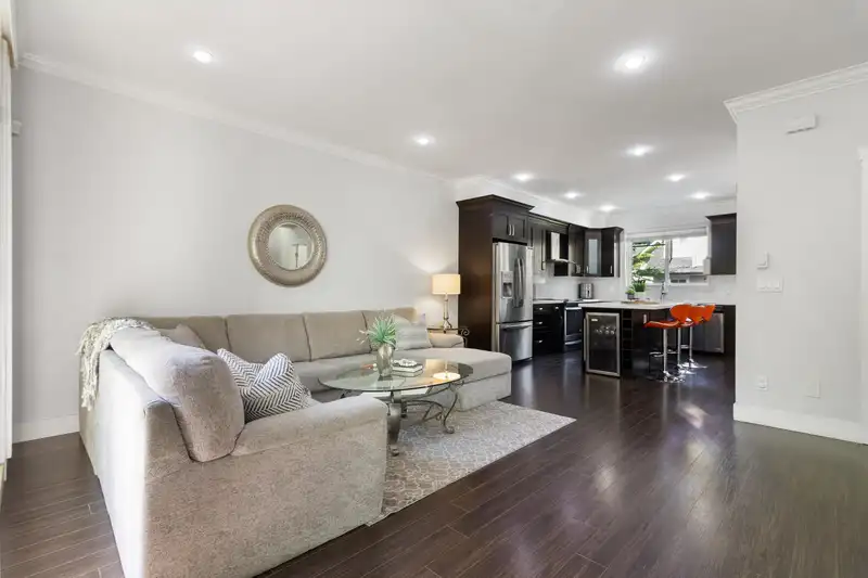 10 14285 64 AVENUE - photo 4 of 31