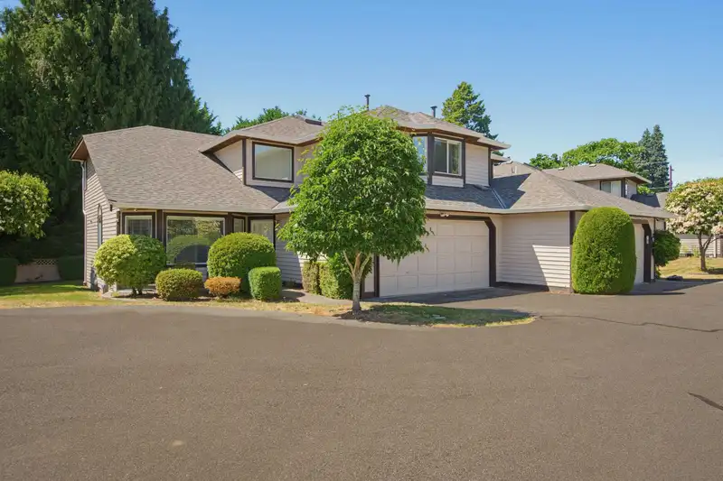114 11266 72 AVENUE - photo 2 of 40