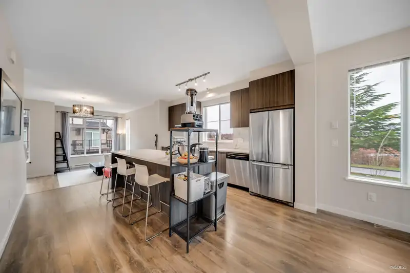 25 9728 ALEXANDRA ROAD - photo 4 of 37