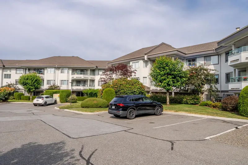 237 2451 GLADWIN RD ROAD - photo 3 of 25