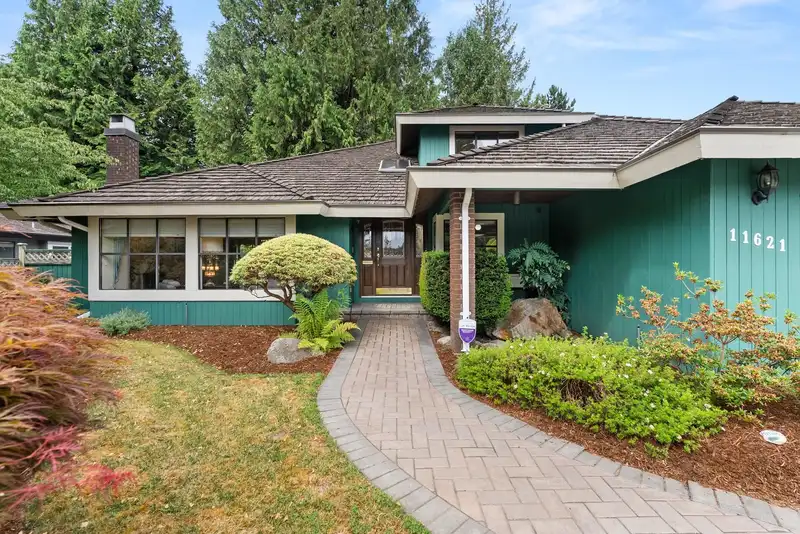 11621 SUMMIT CRESCENT - photo 2 of 40