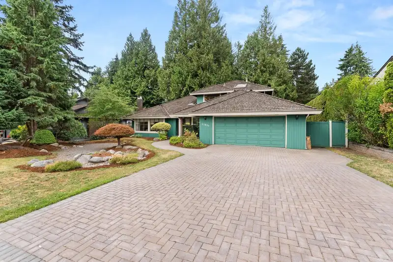 11621 SUMMIT CRESCENT - photo 3 of 40