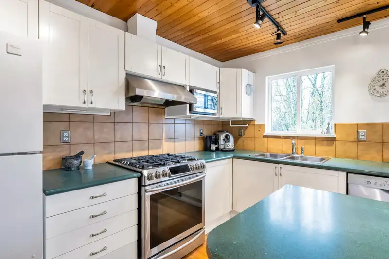 9703 129 STREET - photo 2 of 40