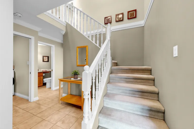 15929 88A AVENUE - photo 2 of 25