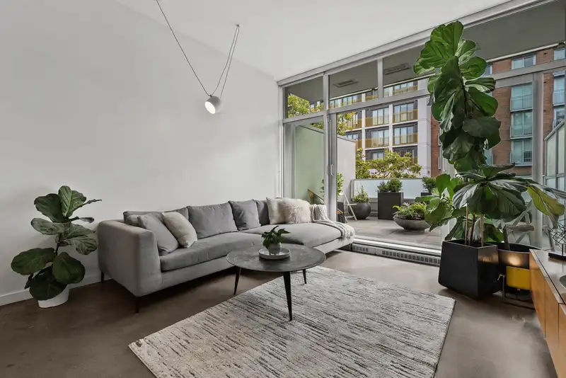 409 53 W HASTINGS STREET - photo 2 of 40