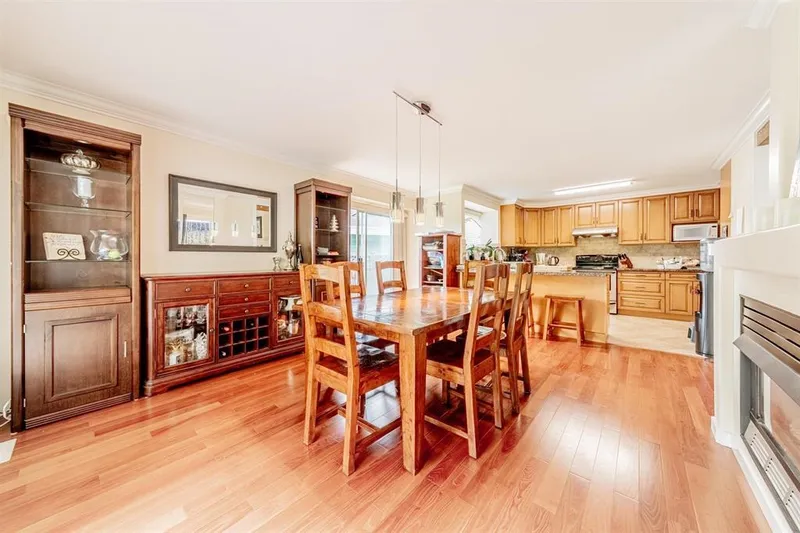 14636 18 AVENUE - photo 2 of 19