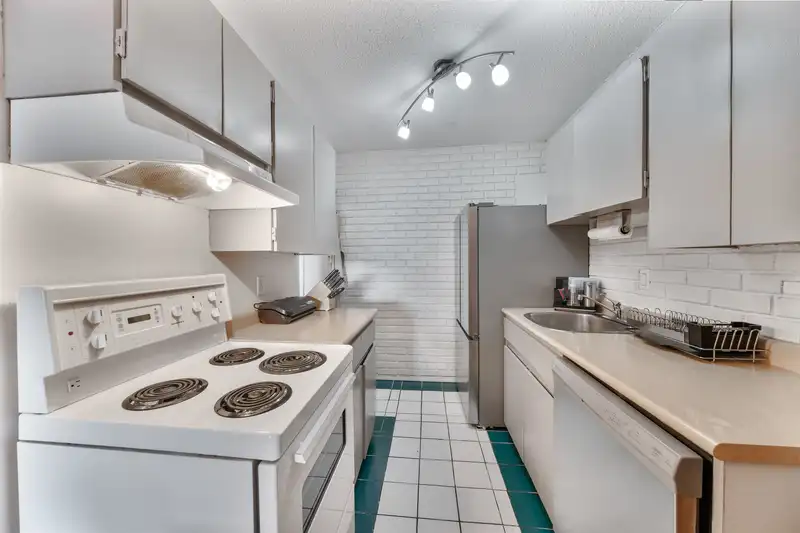 203 211 W 3RD STREET - photo 2 of 18