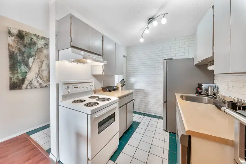 203 211 W 3RD STREET - photo 3 of 18