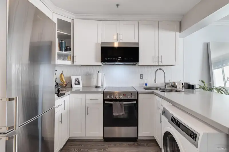 210 1940 BARCLAY STREET - photo 1 of 13