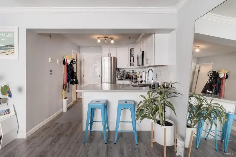 210 1940 BARCLAY STREET - photo 3 of 13