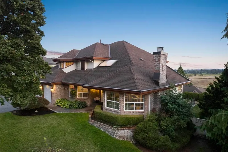 16512 77A AVENUE - photo 4 of 25