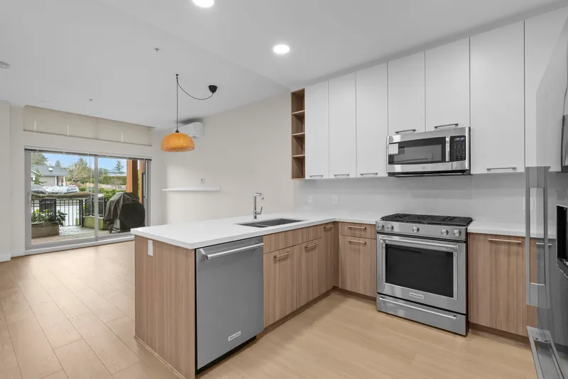 102 14022 NORTH BLUFF ROAD - photo 2 of 25