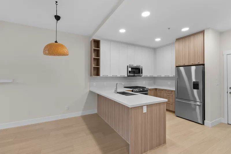 102 14022 NORTH BLUFF ROAD - photo 4 of 25