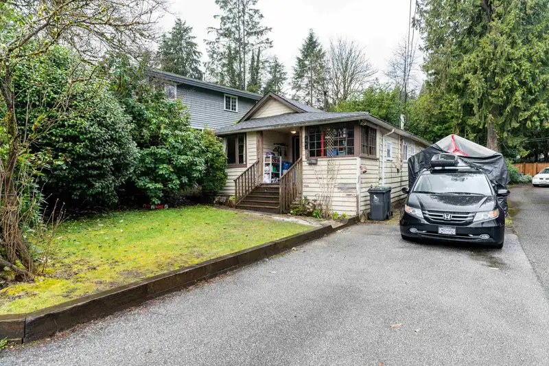 1943 PANORAMA DRIVE - photo 4 of 40