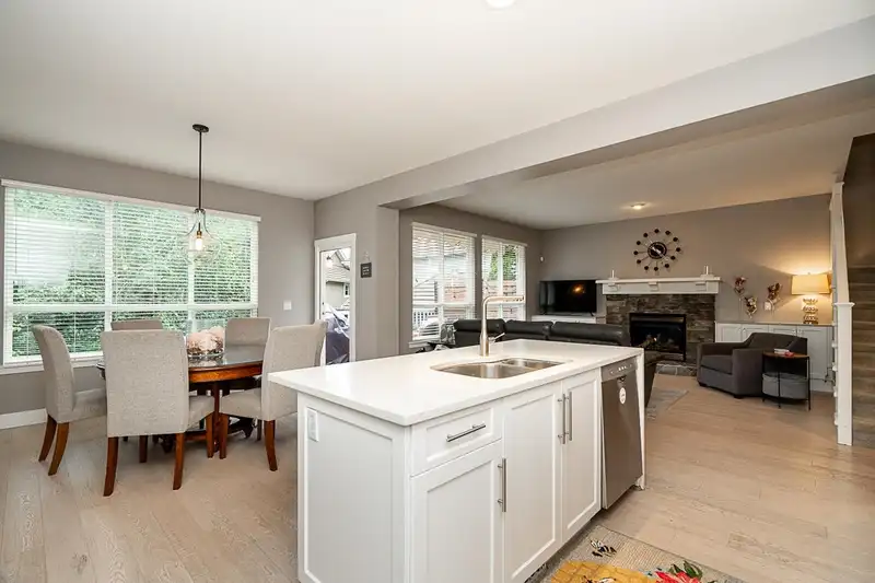 72 15288 36 AVENUE - photo 3 of 38