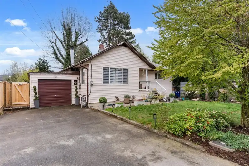9684 MAURICE STREET - photo 2 of 34