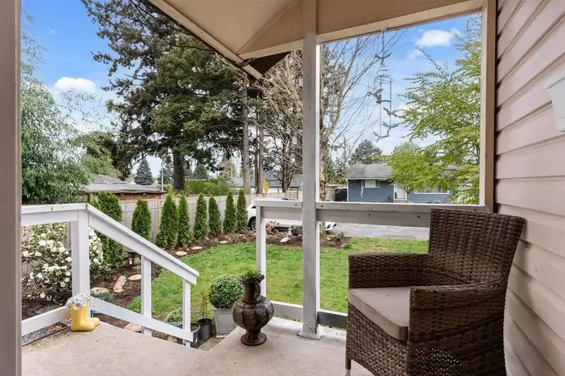 9684 MAURICE STREET - photo 3 of 34