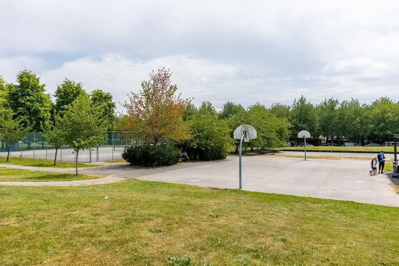204 5860 DOVER CRESCENT - photo 3 of 14