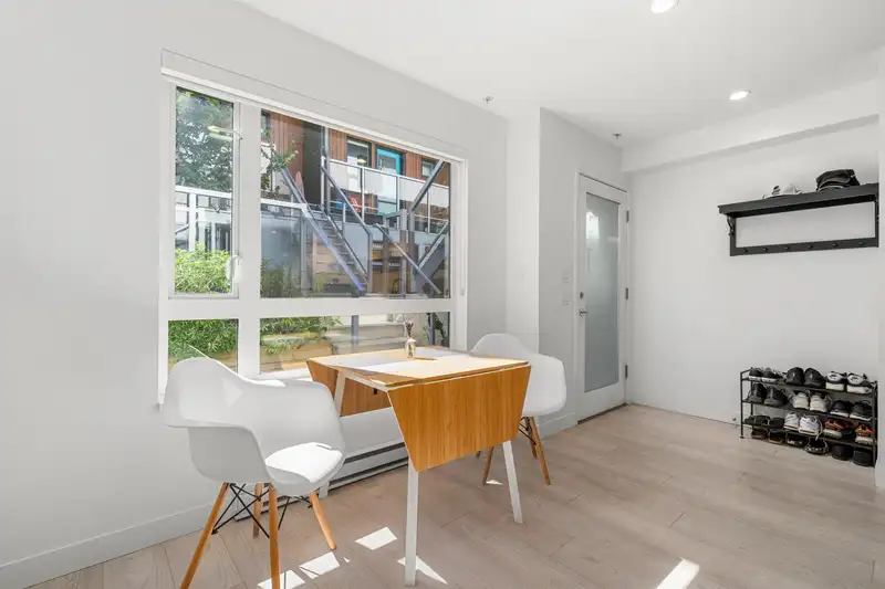 221 311 E 16TH AVENUE - photo 3 of 22