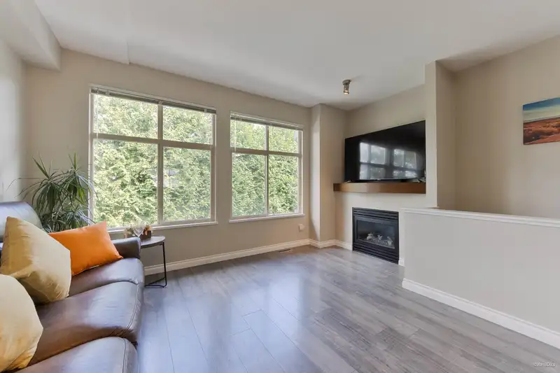 38 21661 88 AVENUE - photo 2 of 35