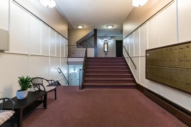 305 235 E 13TH STREET - photo 3 of 31