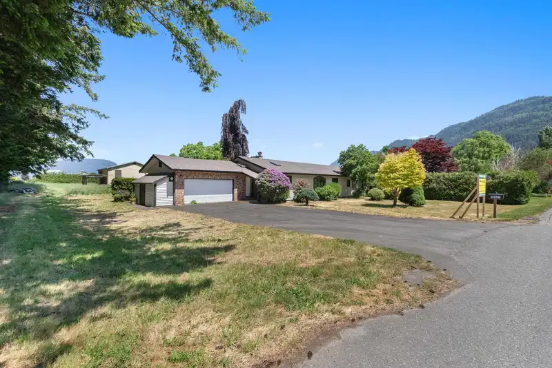 38531 OLD YALE ROAD - photo 4 of 40