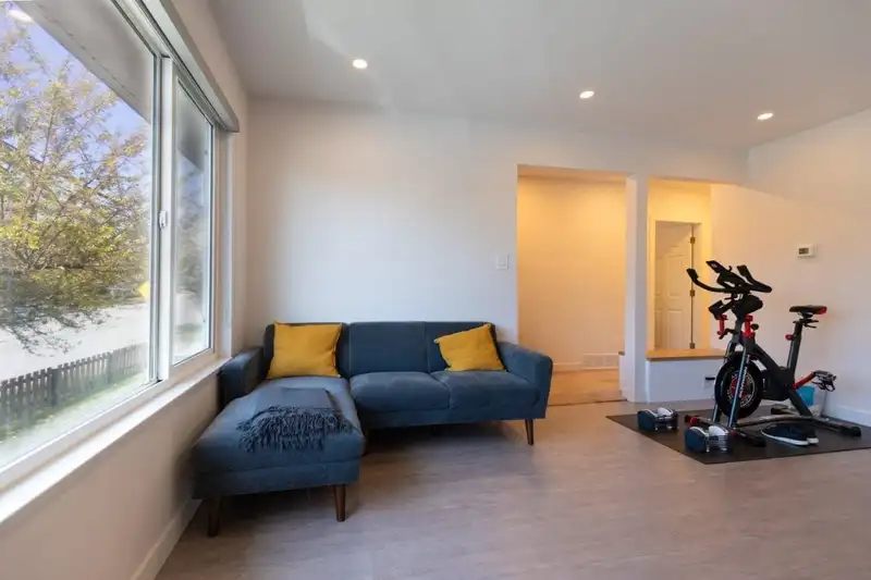 7250-52 NELSON AVENUE - photo 3 of 39