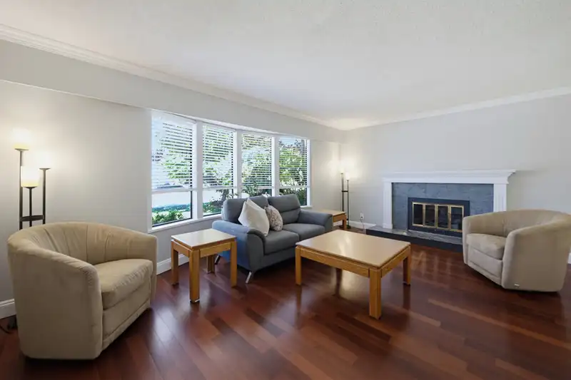 5494 50 AVENUE - photo 4 of 40