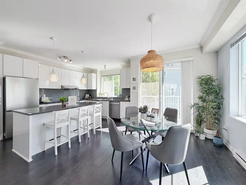121 5550 ADMIRAL WAY - photo 1 of 40