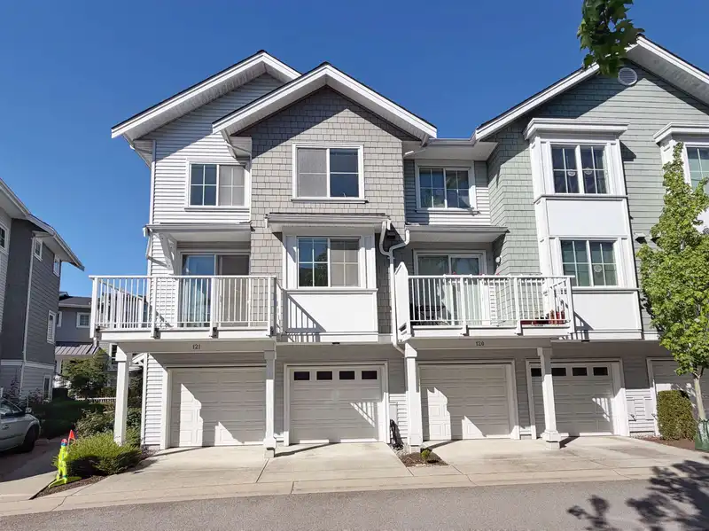 121 5550 ADMIRAL WAY - photo 2 of 40