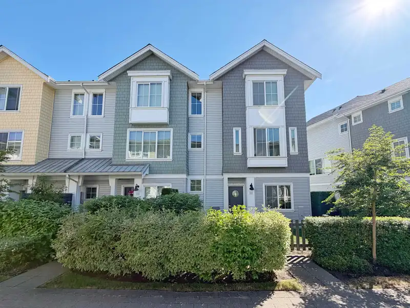 121 5550 ADMIRAL WAY - photo 3 of 40