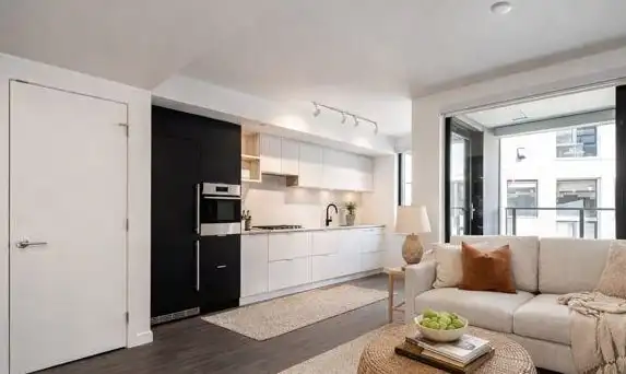 512 210 E 5TH AVENUE - photo 2 of 19