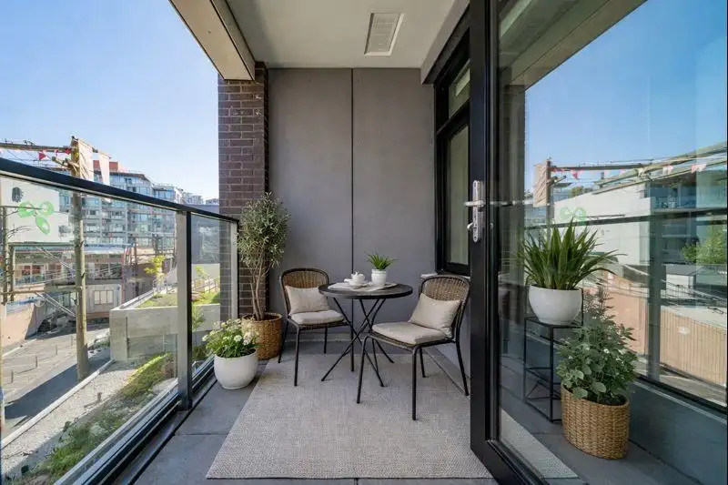 512 210 E 5TH AVENUE - photo 4 of 19