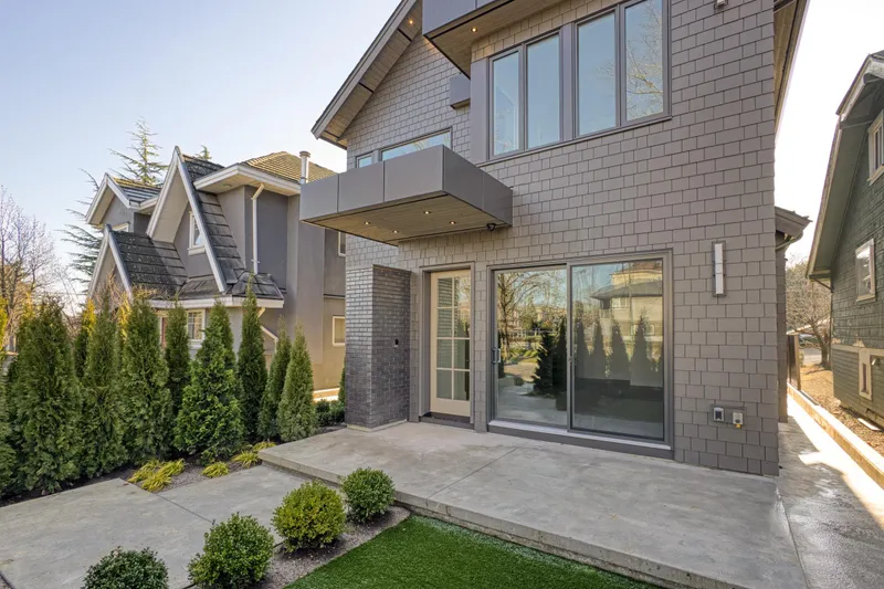 2380 E 5TH AVENUE - photo 3 of 24