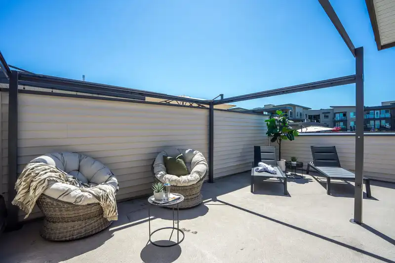 32 20849 78B AVENUE - photo 1 of 38