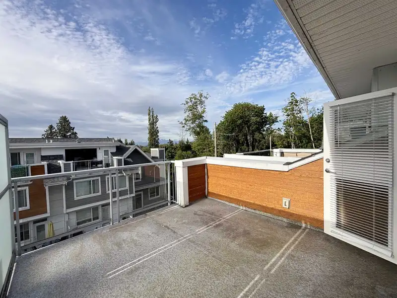 10 2978 159 STREET - photo 1 of 36
