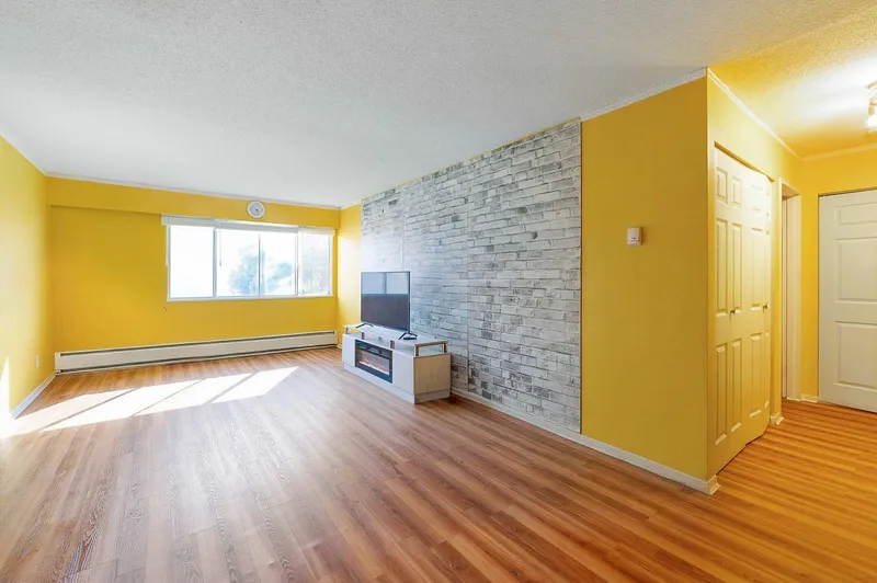 325 11806 88 AVENUE - photo 2 of 25